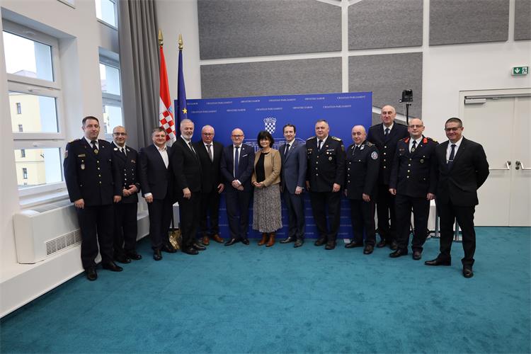 Slika /slike/Francuska udruga PUI u Hrvatskom saboru (12).JPG